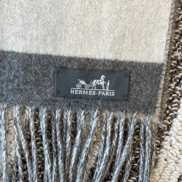 Authentic Hermes double sided cashmere Horse Scarf - Picture 9 of 14